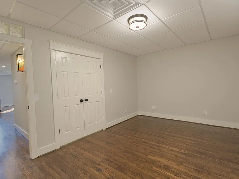 102 W Market St #B — Photo 18