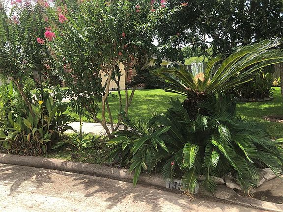 3rd image of 13955 Bonnercrest Dr
