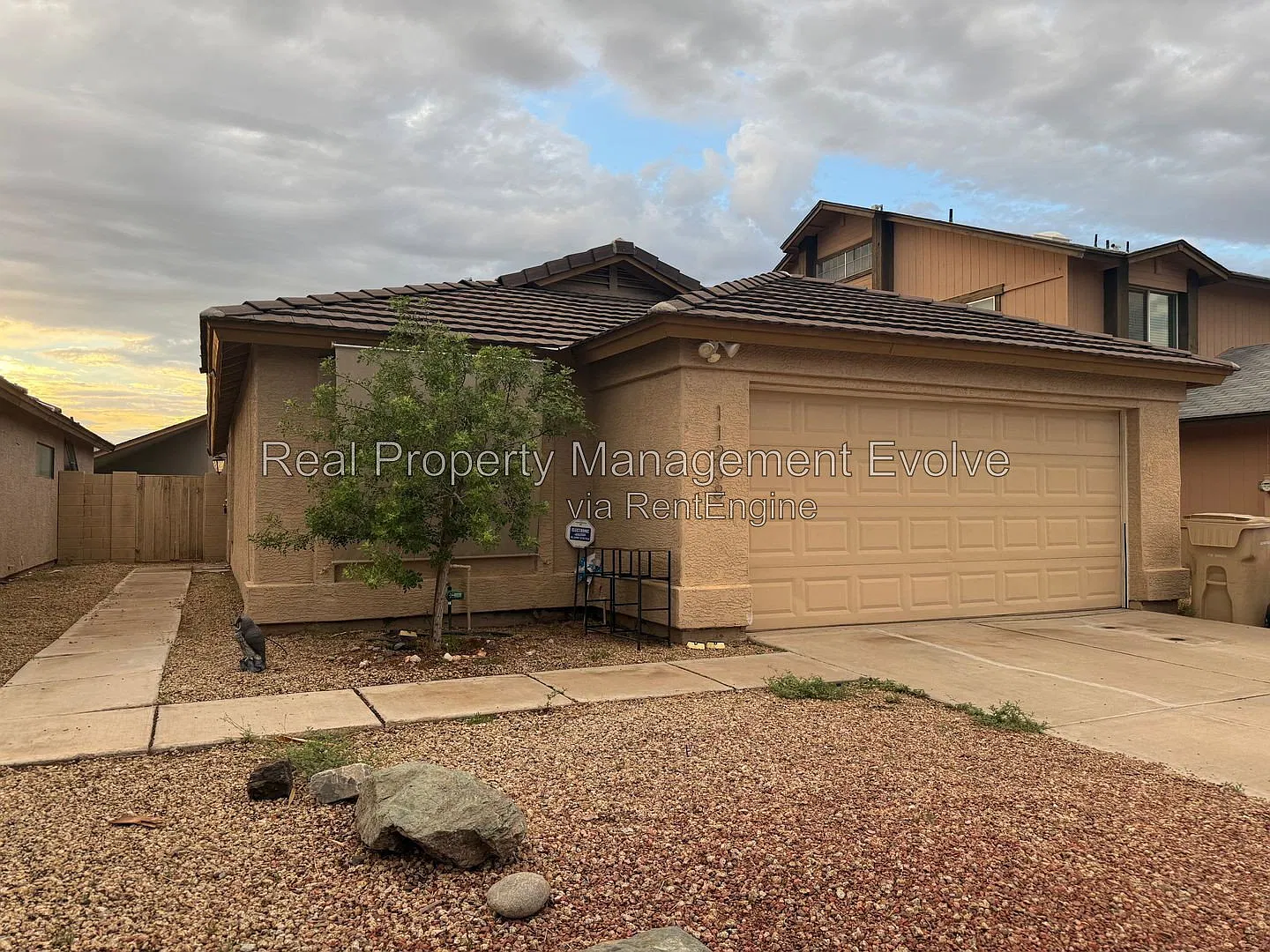 3 bed, 2.0 bath, 1316 sqft, $2,000 — Photo 3