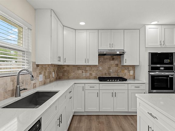 4th image of 412 Oak St