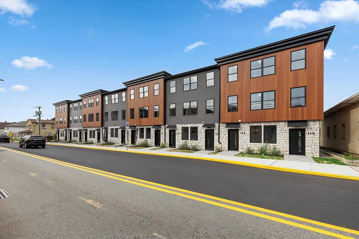 2 bed, 2.5 bath, 2020 sqft, $3,800 — Photo 3