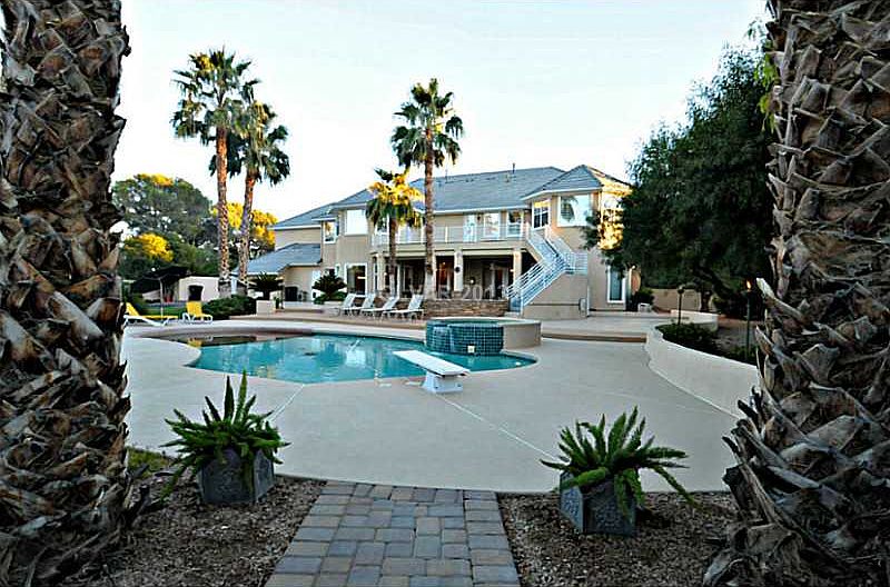 1st image of 3048 Loma Vista Ave