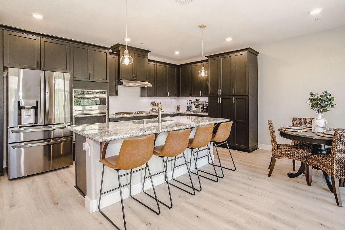 1522 Harry Lorenzo Ave photo 1
