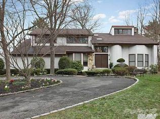 6 Bluebird Ln, Huntington, NY 11743