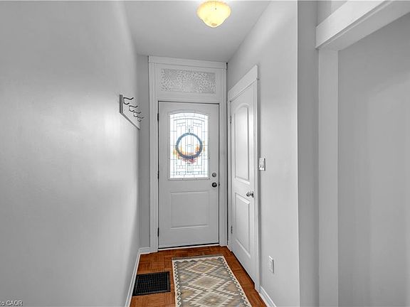 4th image of 123 Hillyard St