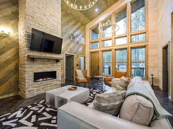 72 Kingfisher, Broken Bow, OK 74728