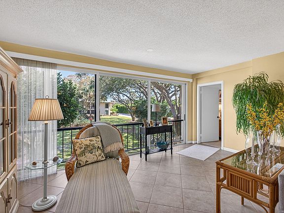 5th image of 17 SE Turtle Creek Drive Unit D