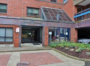 4 Summit Dr APT 402, Reading, MA 01867