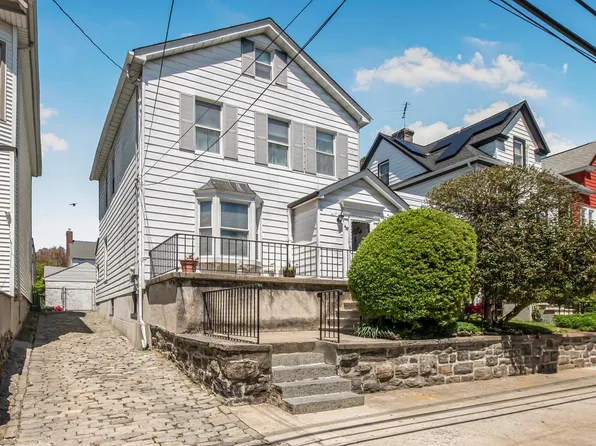 429 East 238th Street image 1 of 24