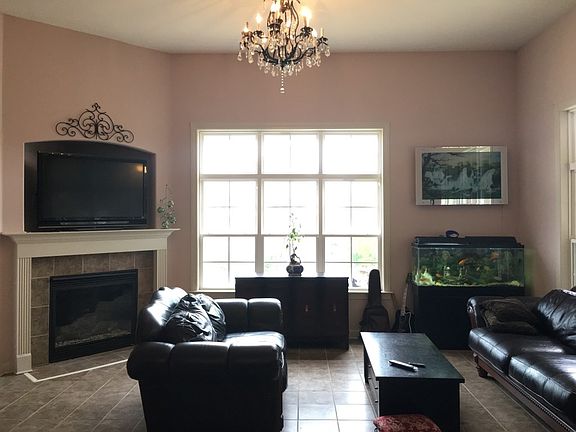 5th image of 75 Grays Hollow Dr