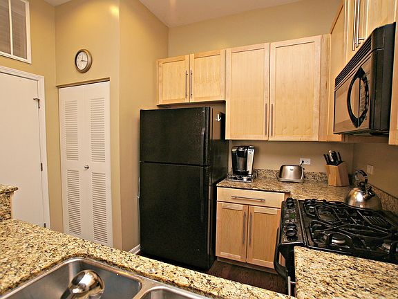 5th image of 600 W Chicago Ave #938-C