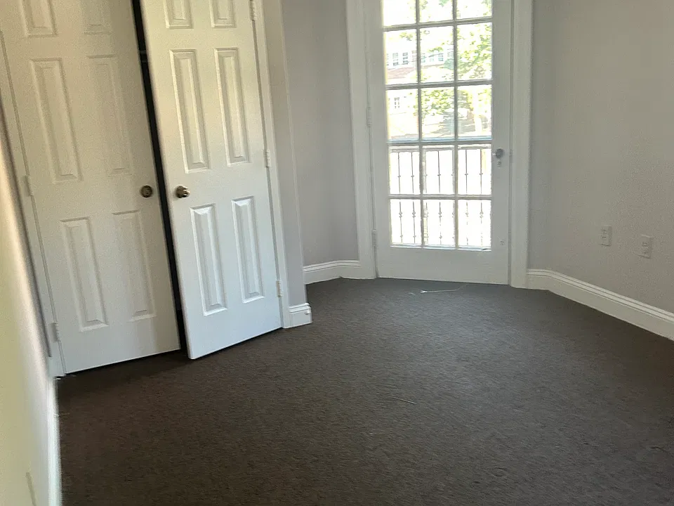 4 E Athens Ave #201