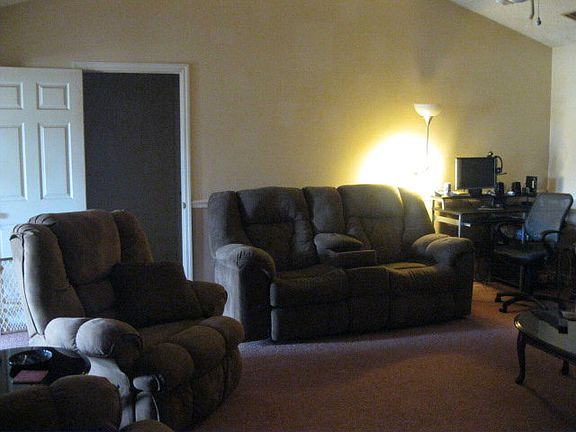 3rd image of 626 E Howard St