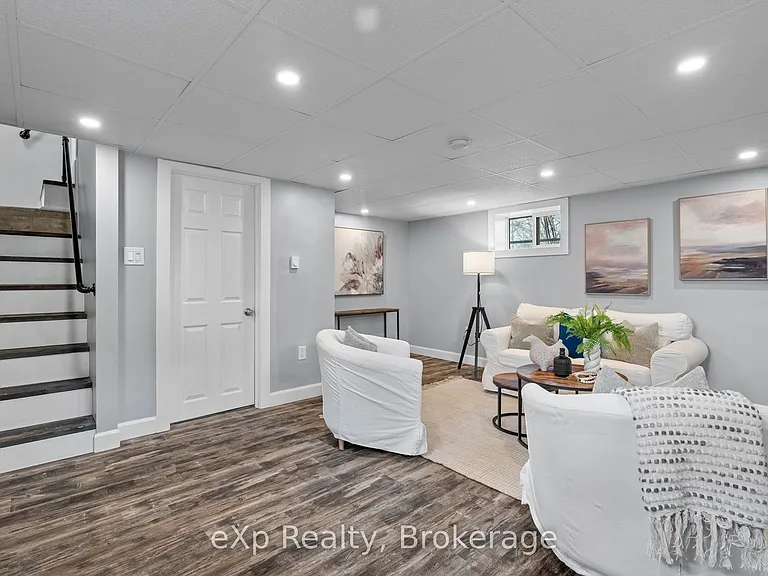 236 Sydenham St — Photo 27