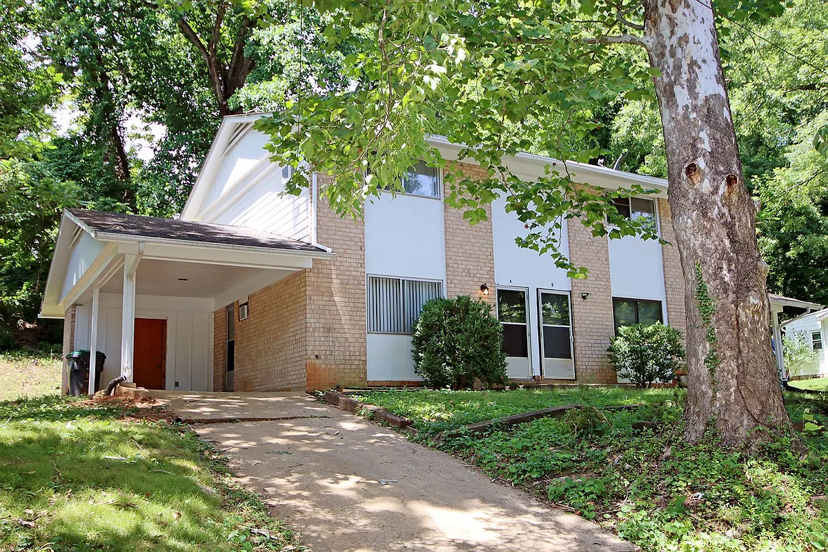 Building Photo - 2305 N Berkshire Rd #A