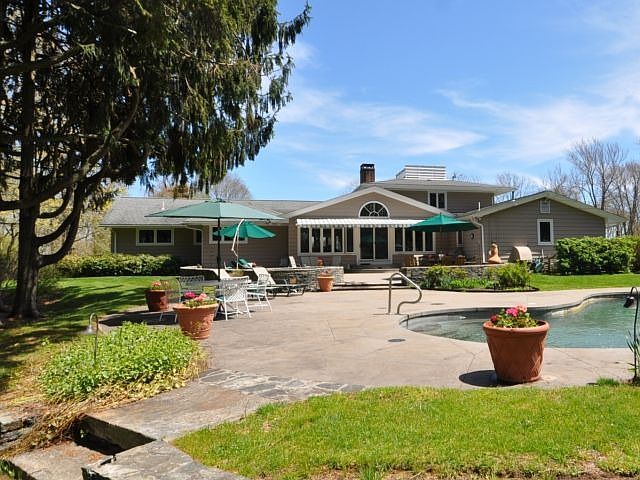 Spacious, elegant contempory