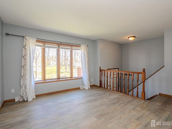4th image of 1834 Holly Rd