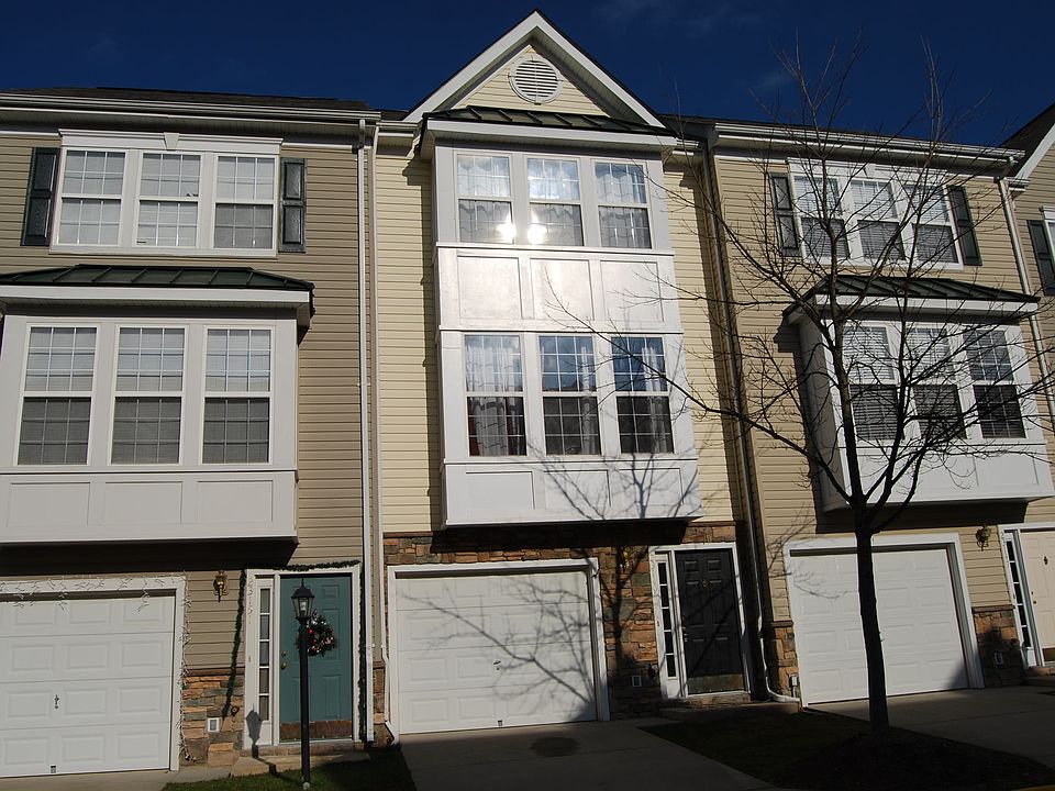 1st image of 23149 Blackthorn Sq