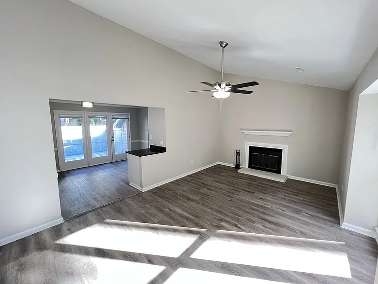 4713D Matt Dr #D — Photo 8