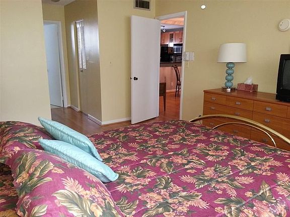 3rd image of 604 NE 2nd St APT 226