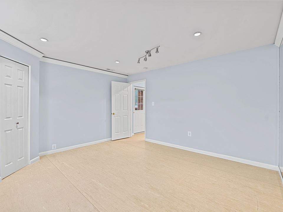 1st image of 5937 Avon Dr #B