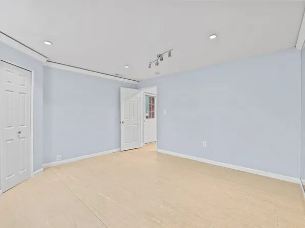 5937 Avon Dr #B, Bethesda, MD 20814