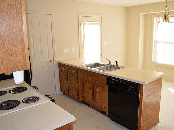 5th image of 427 Cranklen Cir