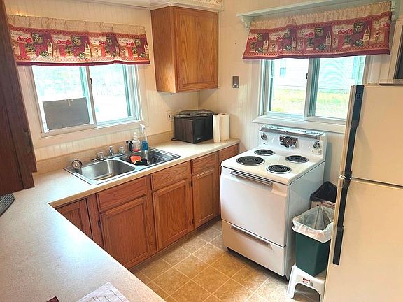 3rd image of 662 Lakeview Dr