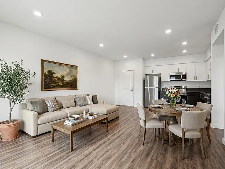 Cloud Nine Luxury Apartments — Photo 16