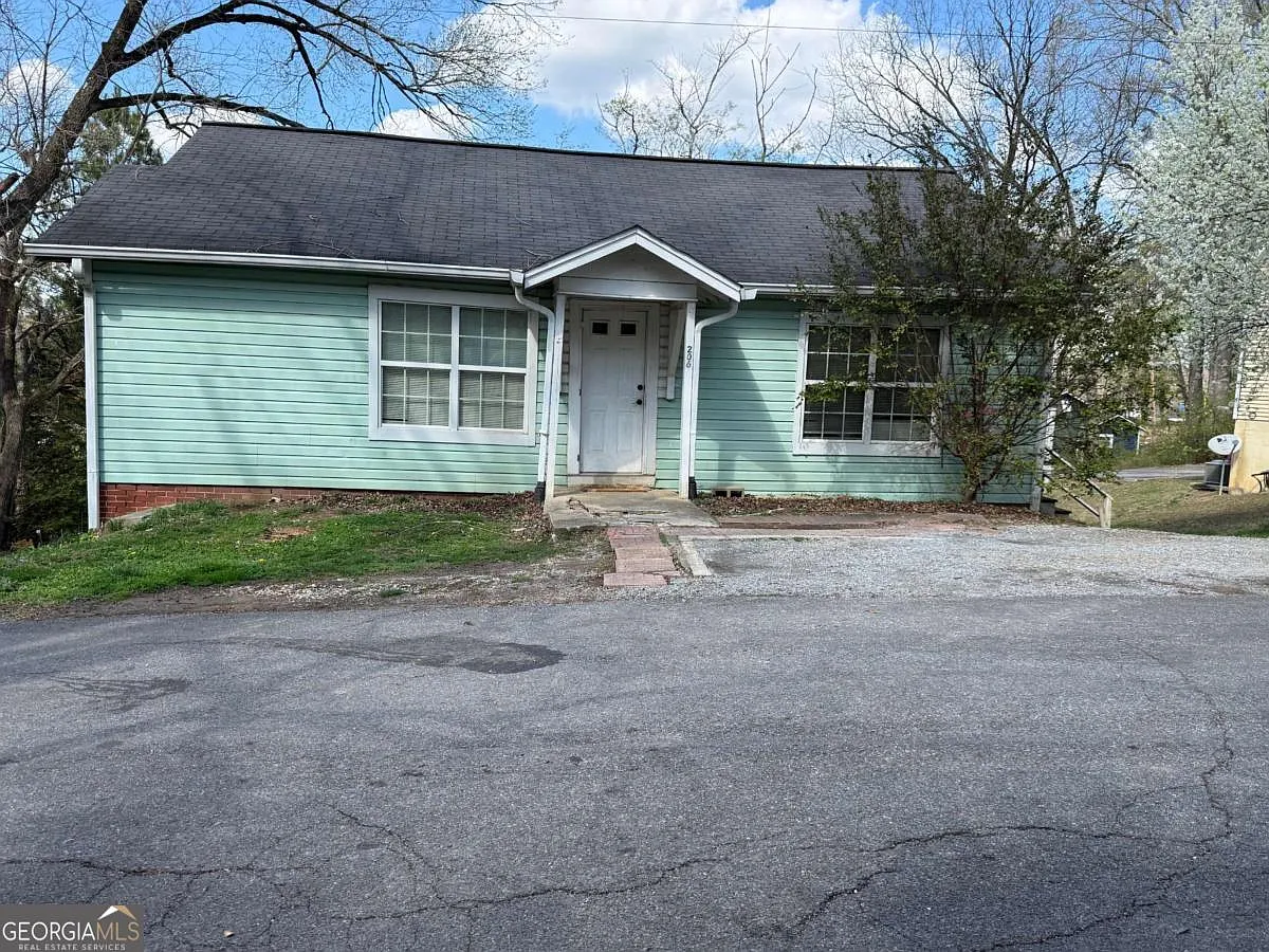 206 Howard St photo 1
