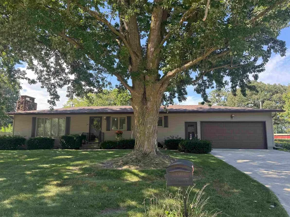 208 Cedar Cir, Charles City, IA 50616
