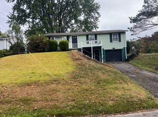 247 Manor Dr, Franklin, PA 16323