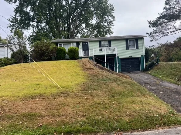 247 Manor Dr, Franklin, PA 16323