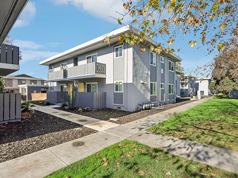 Glenbrook Apartments — Photo 14