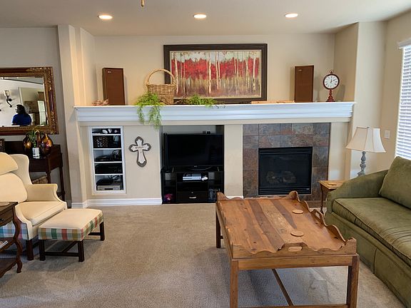 4th image of 10923 Huron Peak Pl