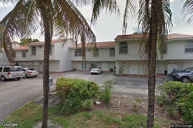 Oyster Cove Townhouses Co — Photo 1