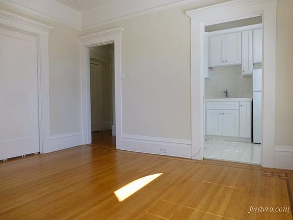 5th image of 1590 Sacramento St APT 3