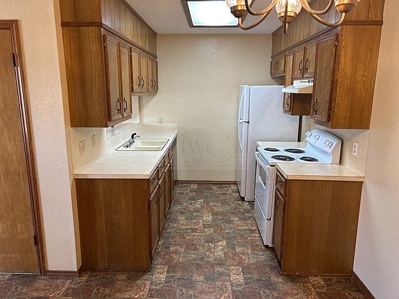 5th image of 1901 Windward Dr Unit A