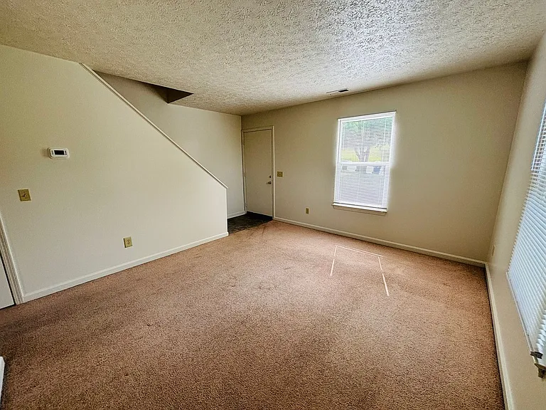 2 Bedroom, 1 Bath Apartment — Photo 15