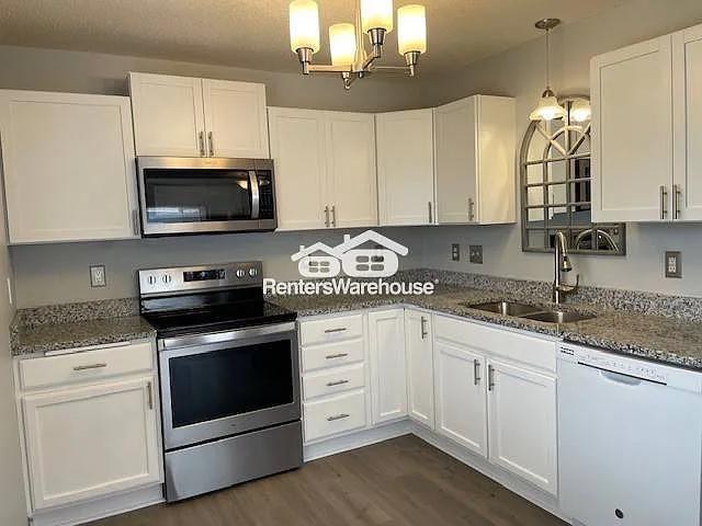 2541 Cobble Hill Ct #L — Photo 3