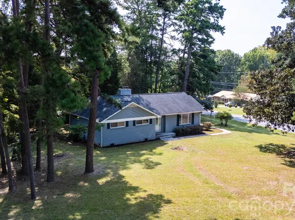 6414 Elmwood Cir, Charlotte, NC 28214