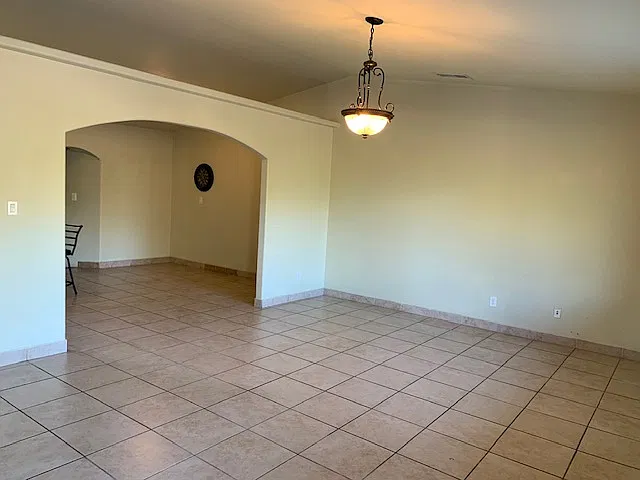 3 bed, 1600 sqft, $1,900 — Photo 4