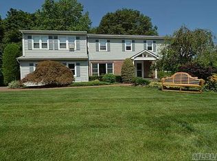 15 Terra Mar Dr, Halesite, NY 11743