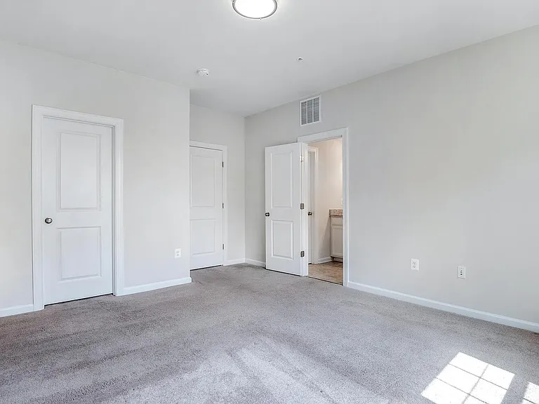 4725 Cherokee St — Photo 29