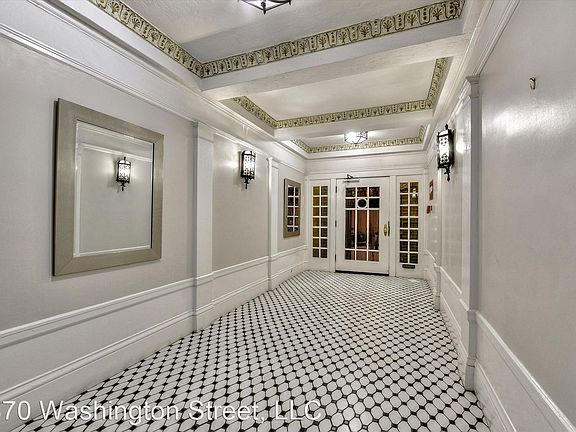 5th image of 1870 Washington St #3