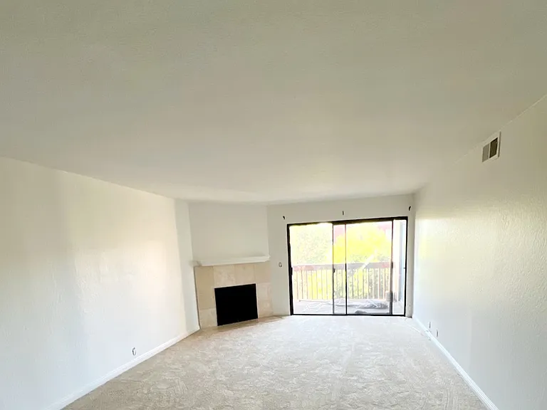 2101 E 21st St #218 — Photo 3