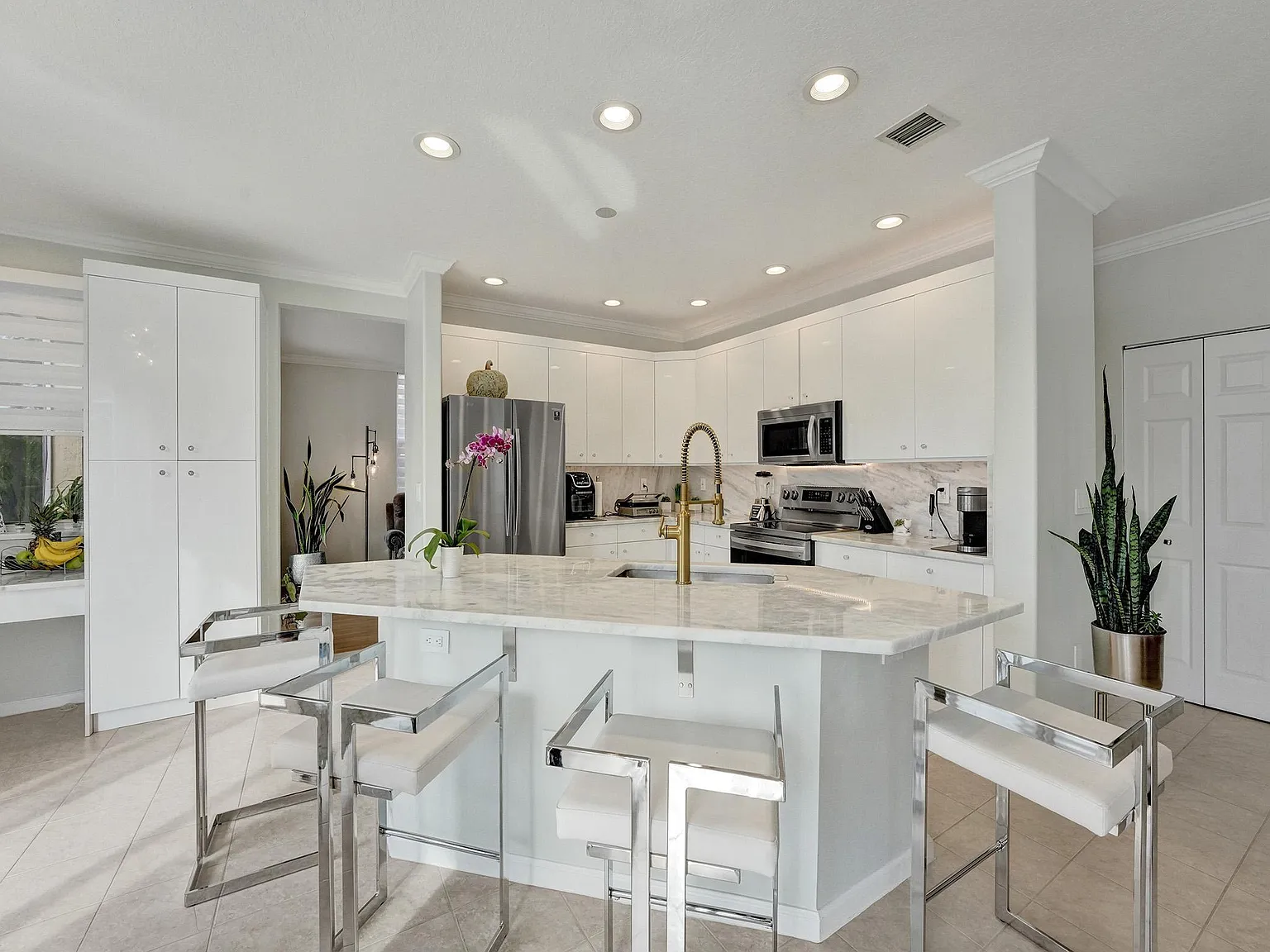 5 bed, 3.0 bath, 3011 sqft, $5,500 — Photo 4