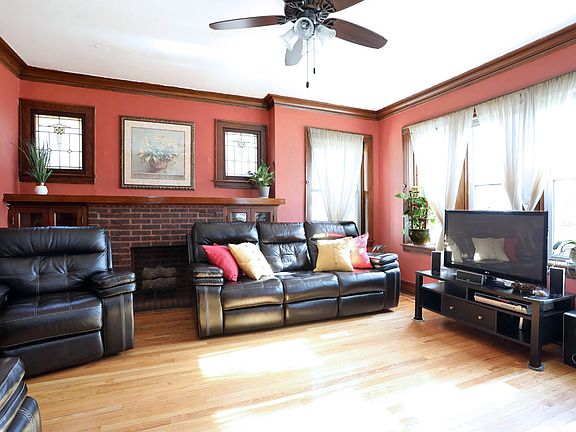 5th image of 4714 W Wrightwood Ave