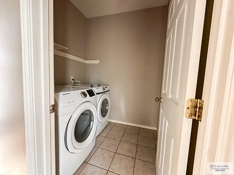 3453 Burgundy Dr — Photo 18
