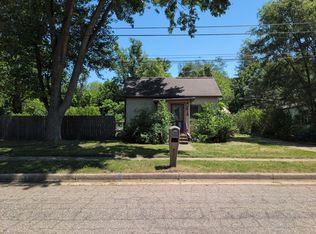 516 11th St, Three Rivers, MI 49093